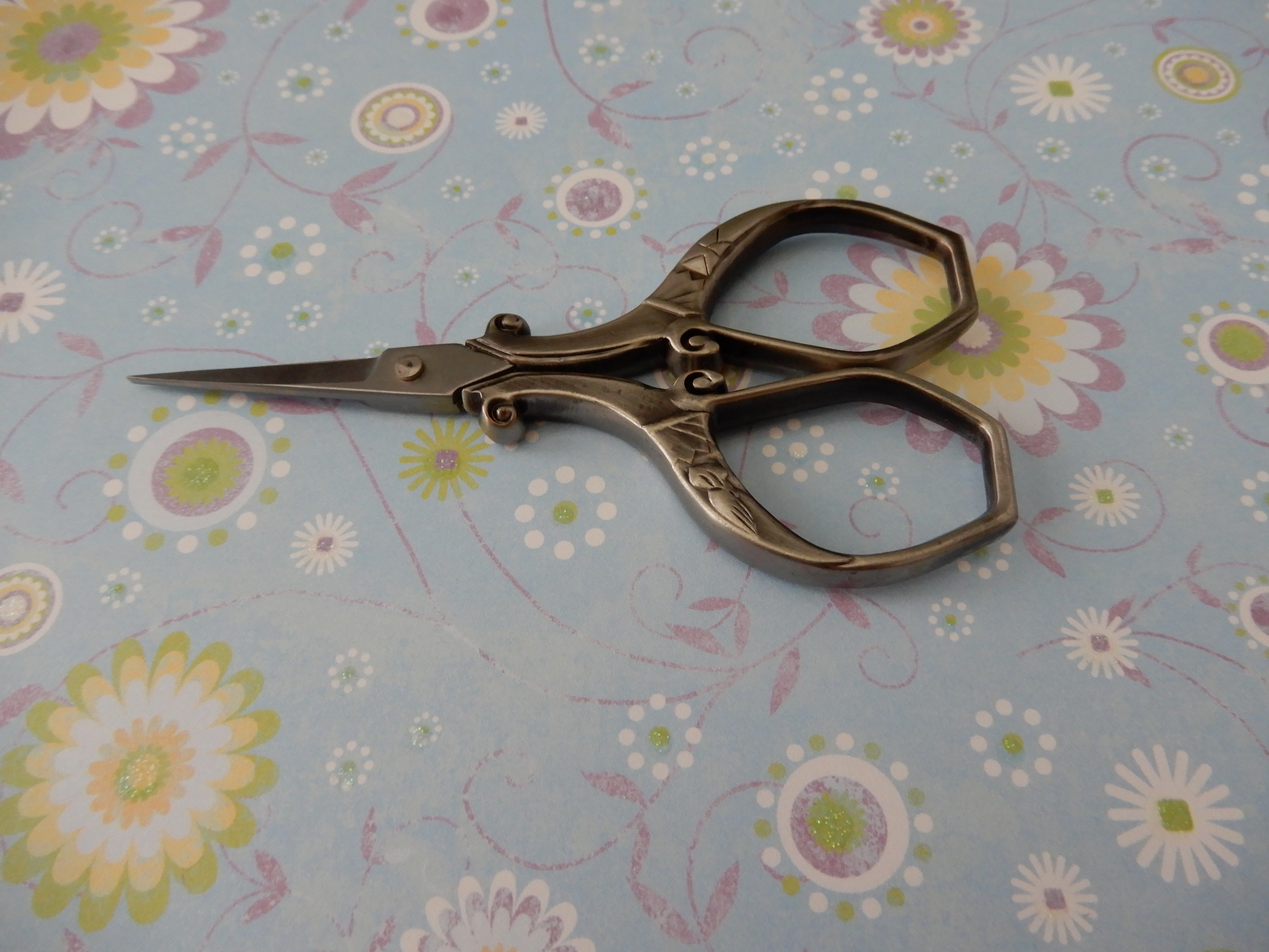 Heirloom Silver Scissors Square