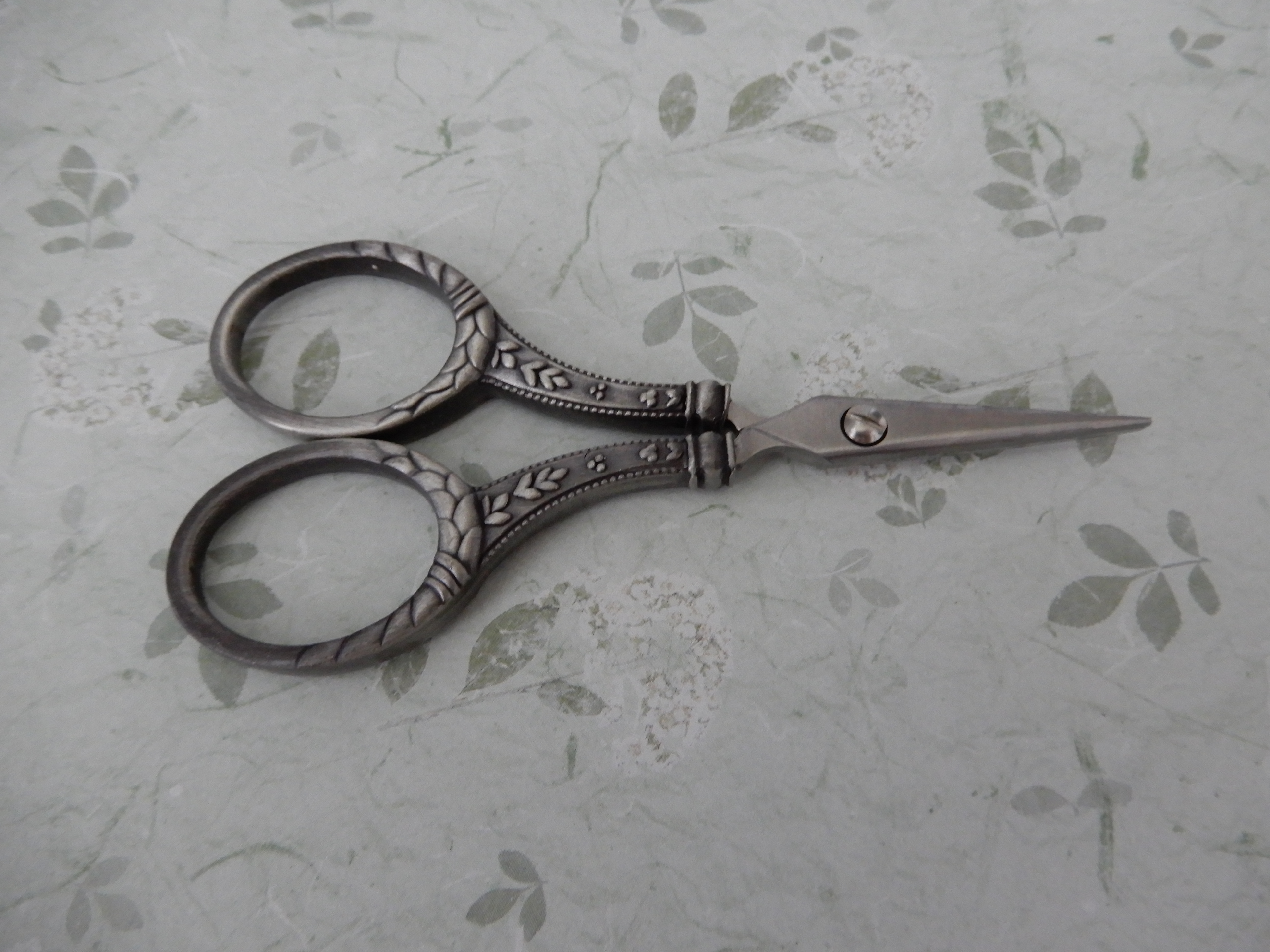 Heirloom Silver Scissors Rounded