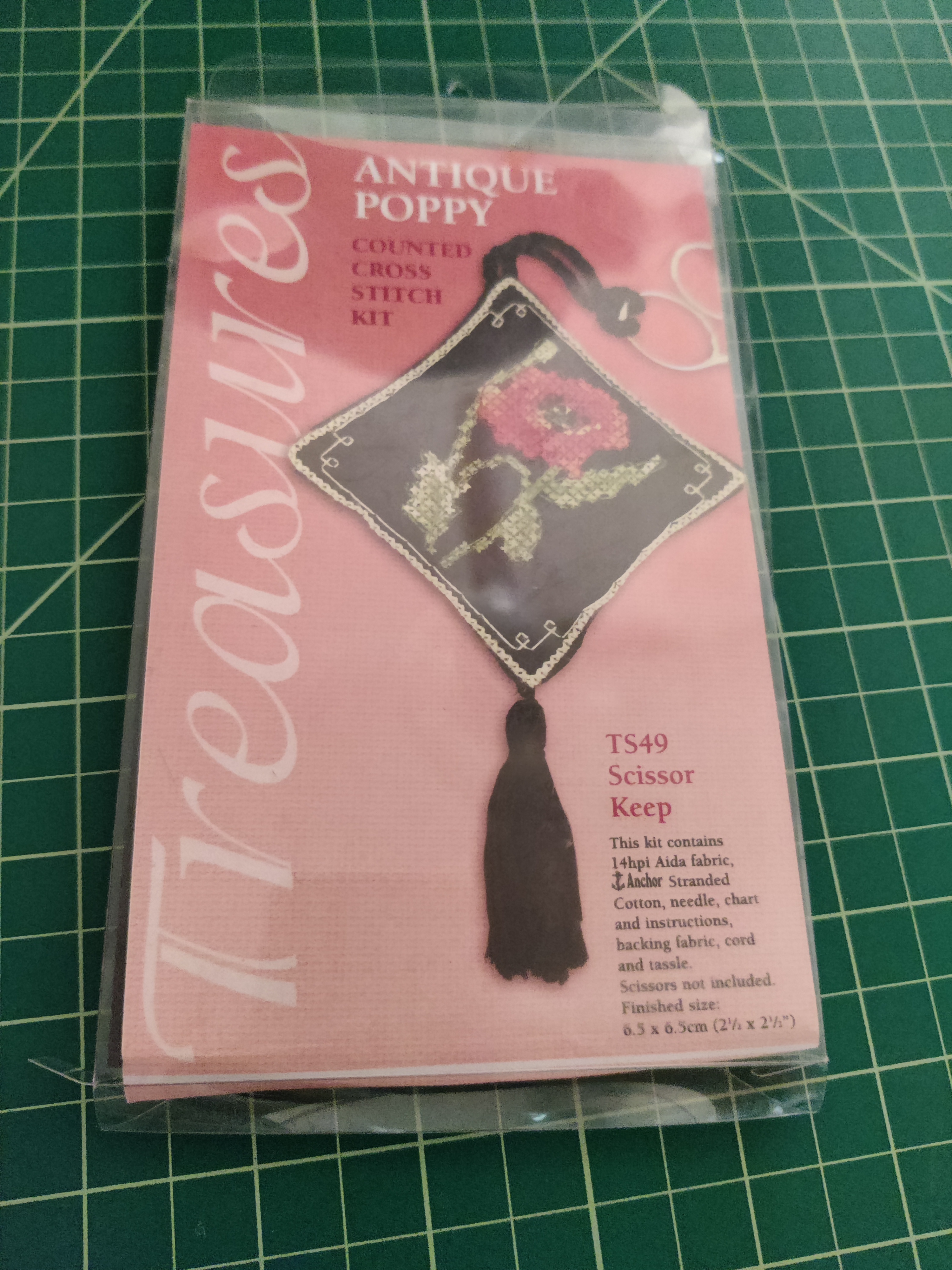 Treasures Antique Poppy TS49 Scissor Keep Chart Special