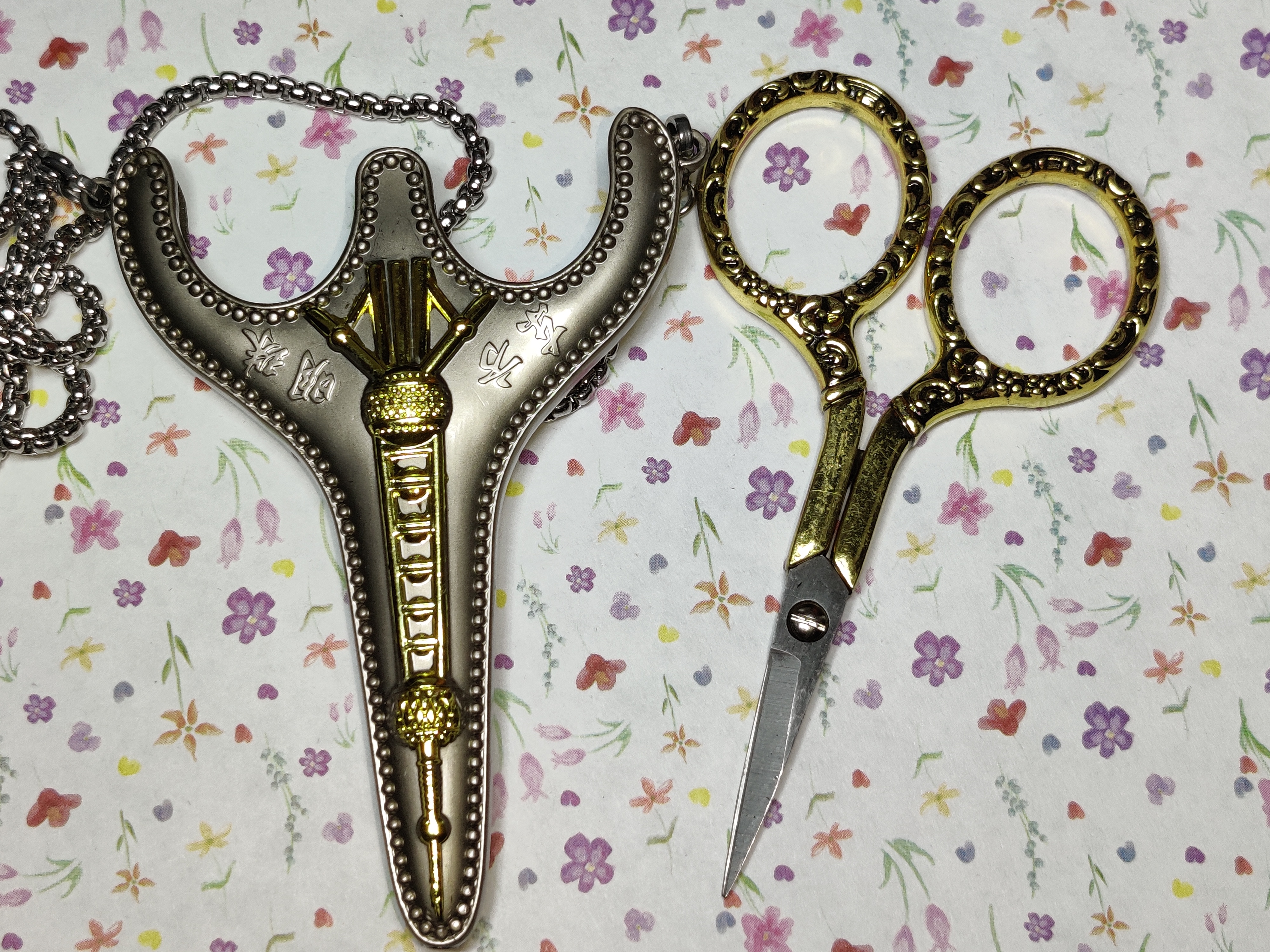 Little Stitches Heirloom Pendant Scissors Gold