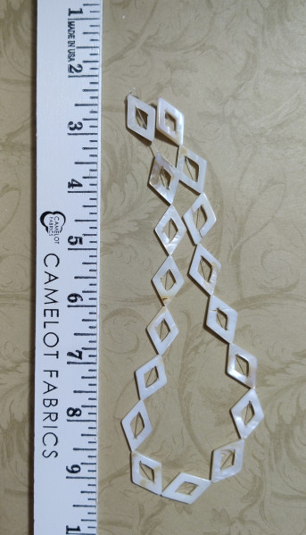 Mother of Pearl Hollow Rhombus Clean Cut 16 mm x 24 mm (17 rhombuses)