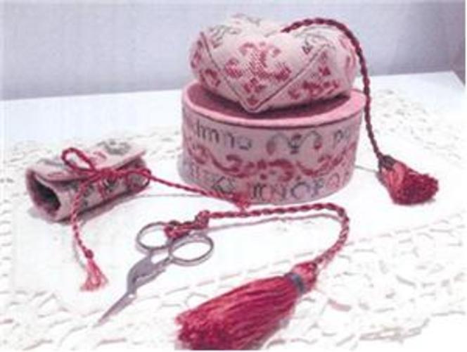 Mani Di Donna La Vie En Rose Biscornu Sewing Box