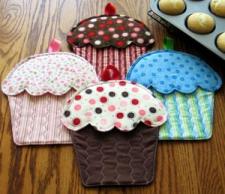 Hot Cakes! Cupcake Oven Mitts by Suzanne Shore