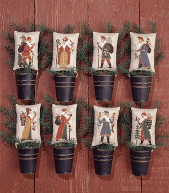 Prairie Schooler Old World Santas