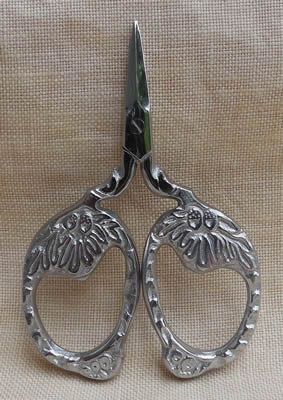 Kelmscott 2014 Acorn Snips 2.5" Silver scissors
