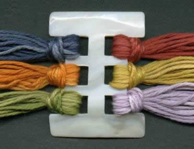 Kelmscott mother of pearl Thread Keep