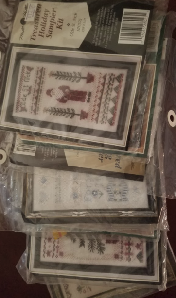 8 Treasured Holiday Kit