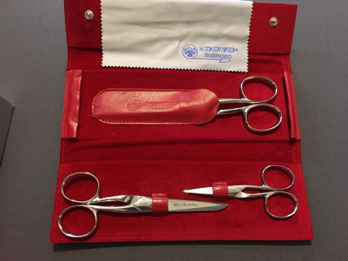 (Returned Defects Pictured) Dovo 547031 3 Scissors Set Deluxe with Red Leather Case 2